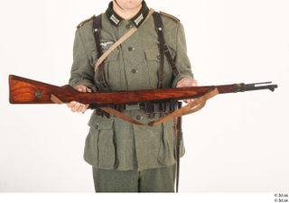 Photo man in German uniform with rifle WW II 3…